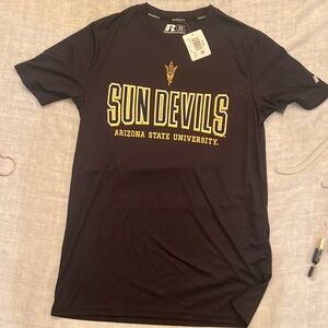 Russell athletic shirt. Size M/M 38-40.